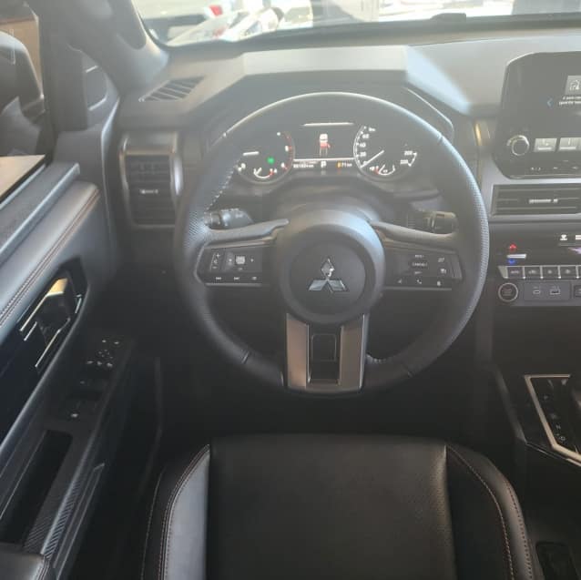 Mitsubishi TRITON 2.4 BITURBO DIESEL CD KATANA 4X4 AUTOMÁTICO 2025/2026