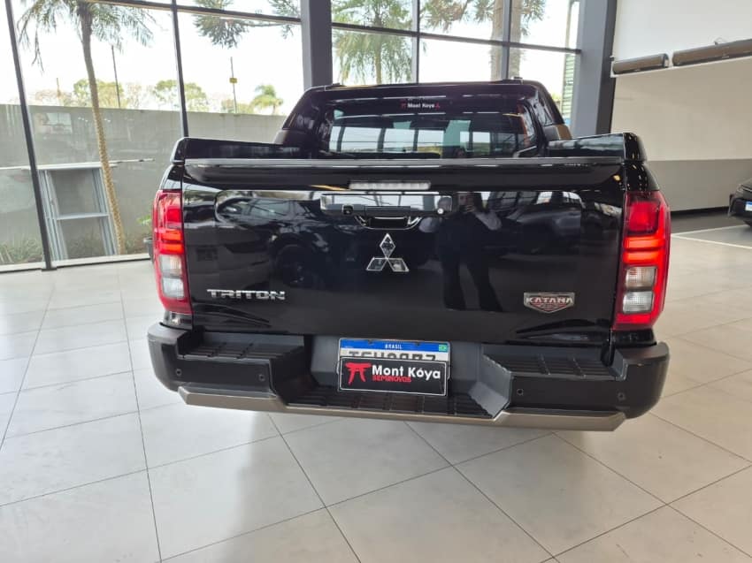 Mitsubishi TRITON 2.4 BITURBO DIESEL CD KATANA 4X4 AUTOMÁTICO 2025/2026