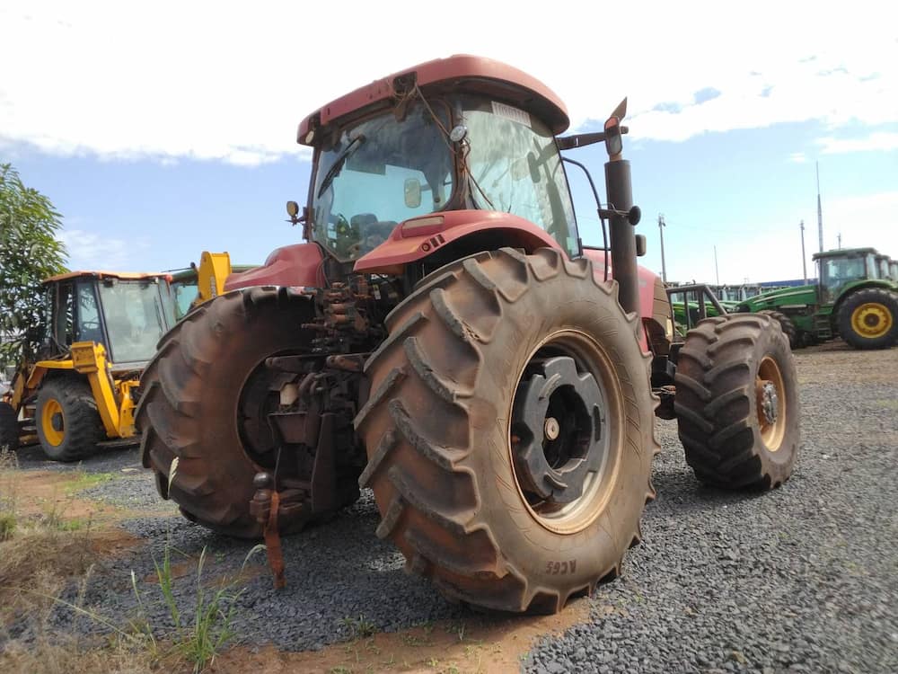 CASE Puma 230