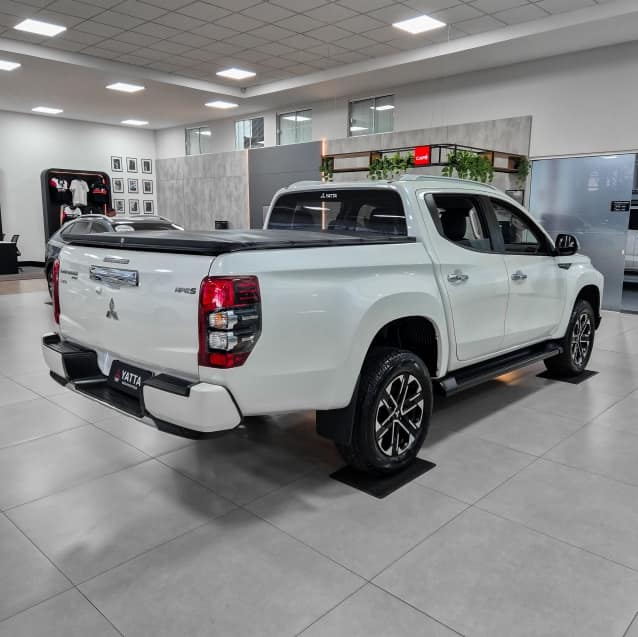 Mitsubishi L200 TRITON 2.4 16V TURBO DIESEL SPORT HPE-S CD 4P 4X4 AUTOMÁTICO 2023/2024