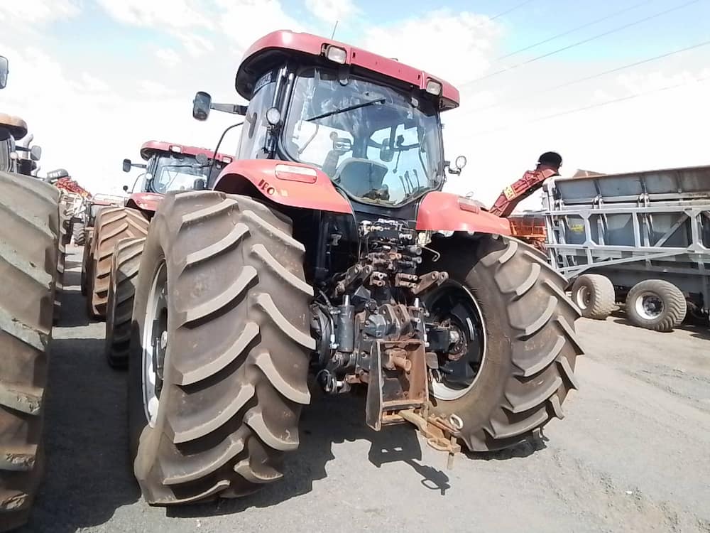 CASE Puma 230