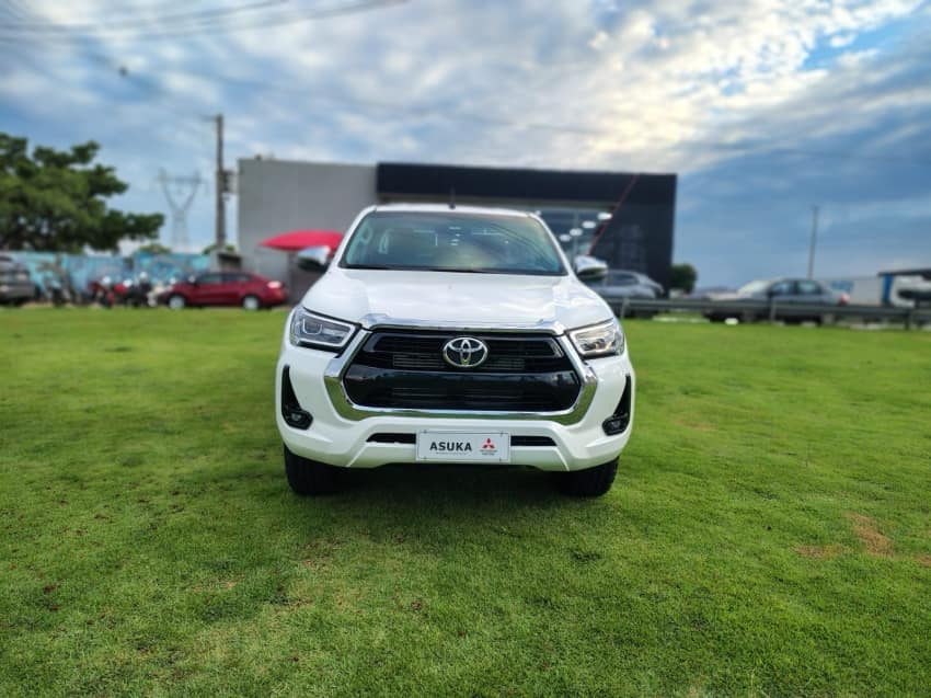 Toyota HILUX 2.8 D-4D TURBO DIESEL CD SRV 4X4 AUTOMÁTICO 2024/2024