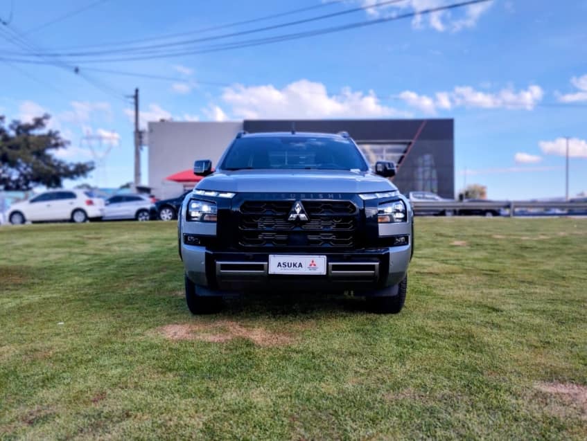Mitsubishi TRITON 2.4 BITURBO DIESEL CD KATANA 4X4 AUTOMÁTICO