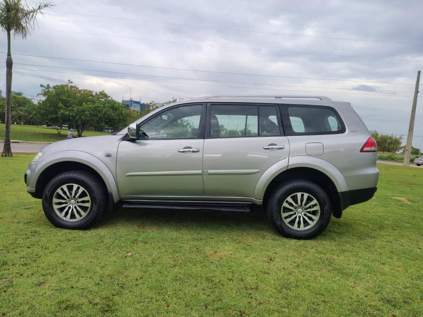 Mitsubishi PAJERO 3.2 HPE 4X4 7 LUGARES 16V TURBO INTERCOOLER DIESEL 4P AUTOMÁTICO 2017/2018