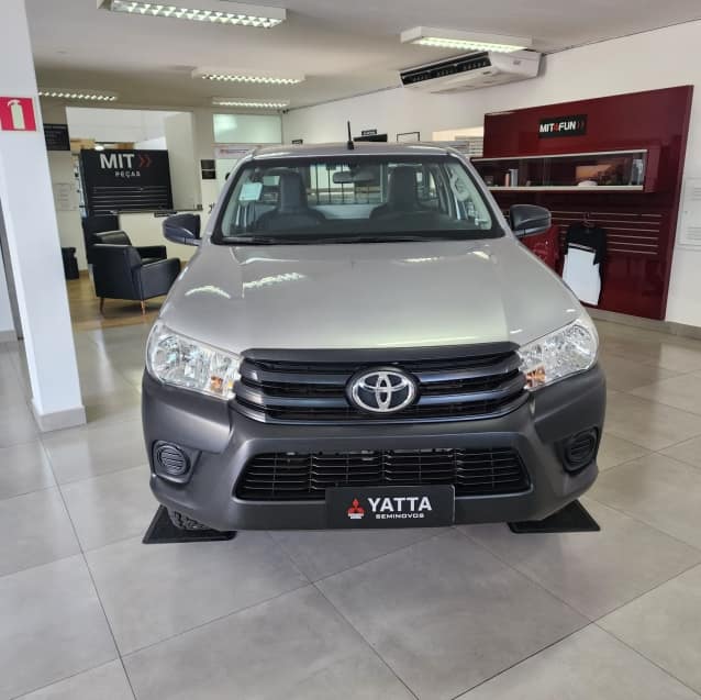 Toyota HILUX 2.8 D-4D TURBO DIESEL CS 4X4 MANUAL 2024/2025