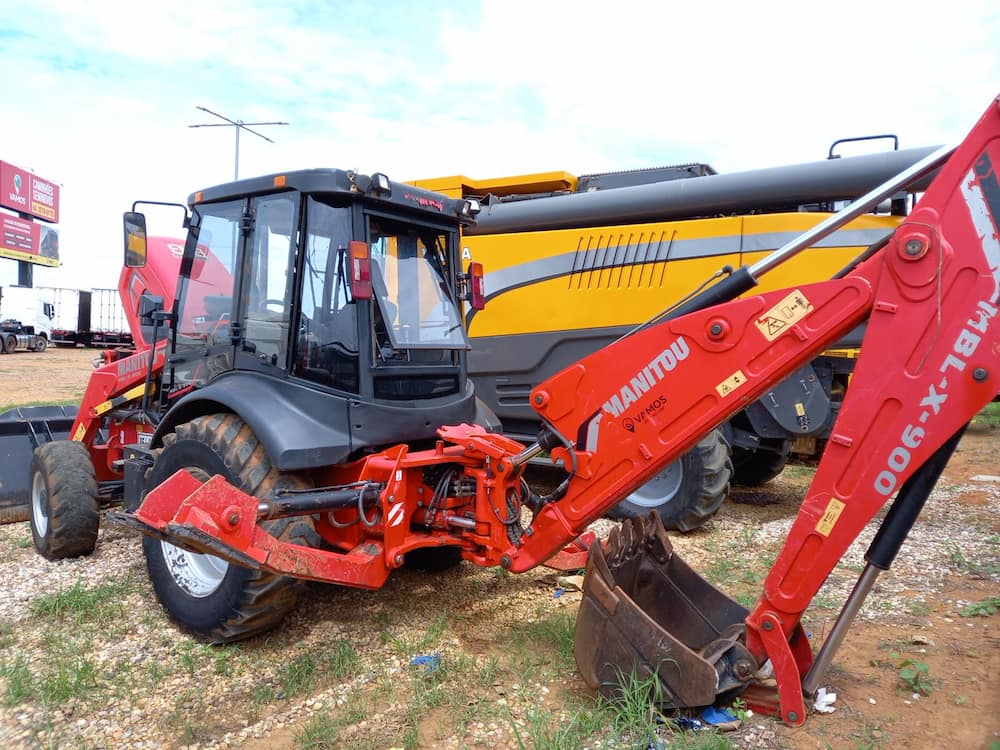 MANITOU RETROESCAVADEIRA