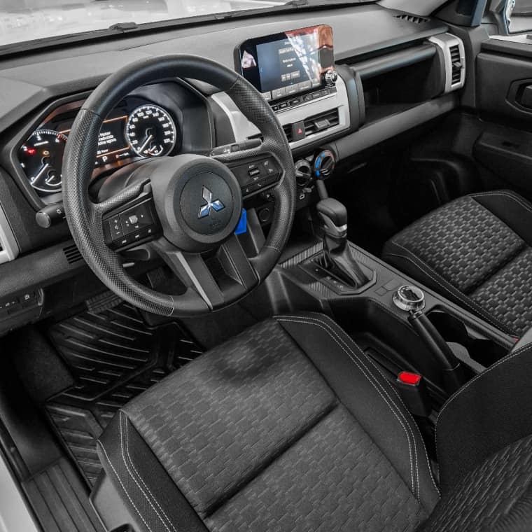 Mitsubishi TRITON 2.4 BITURBO DIESEL CD GLS 4X4 AUTOMÁTICO 2026/2027