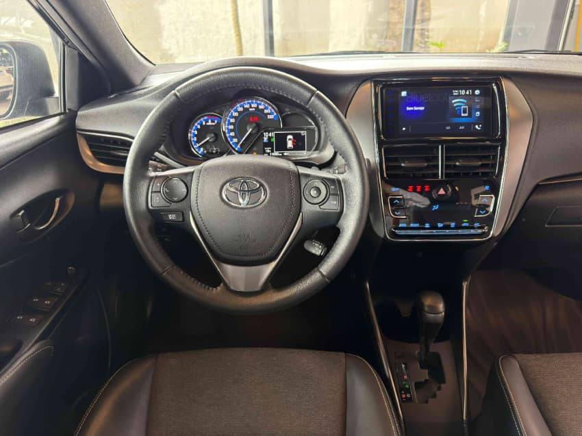 TOYOTA YARIS SA XL 15