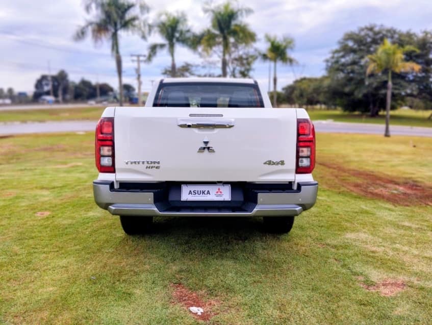 Mitsubishi TRITON 2.4 BITURBO DIESEL CD HPE 4X4 AUTOMÁTICO