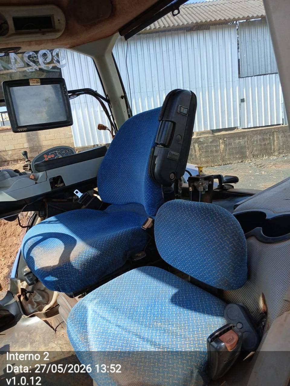 NEW HOLLAND T 8.325