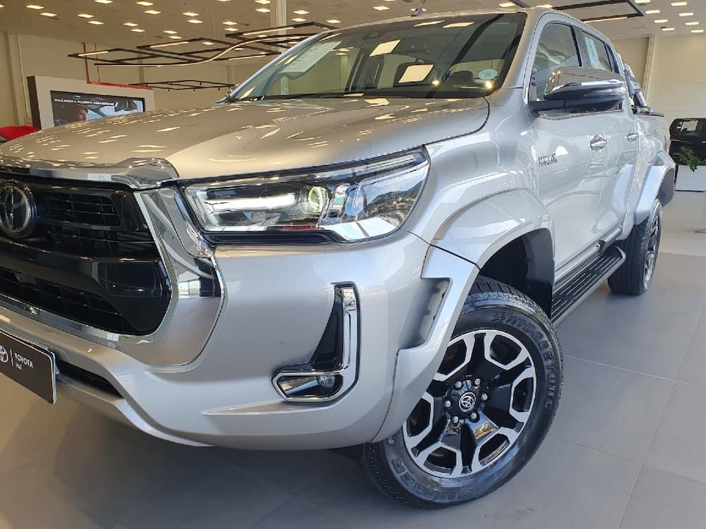 TOYOTA HILUX 2.8 D-4D TURBO DIESEL CD SRX PLUS 4X4 AUTOMÁTICO