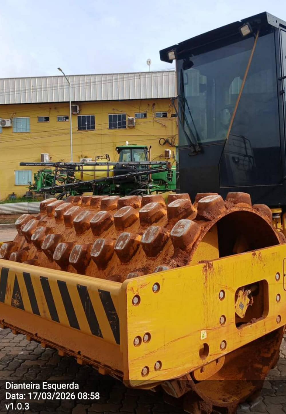 CATERPILLAR COMPACTADOR DE SOLO CSB54B