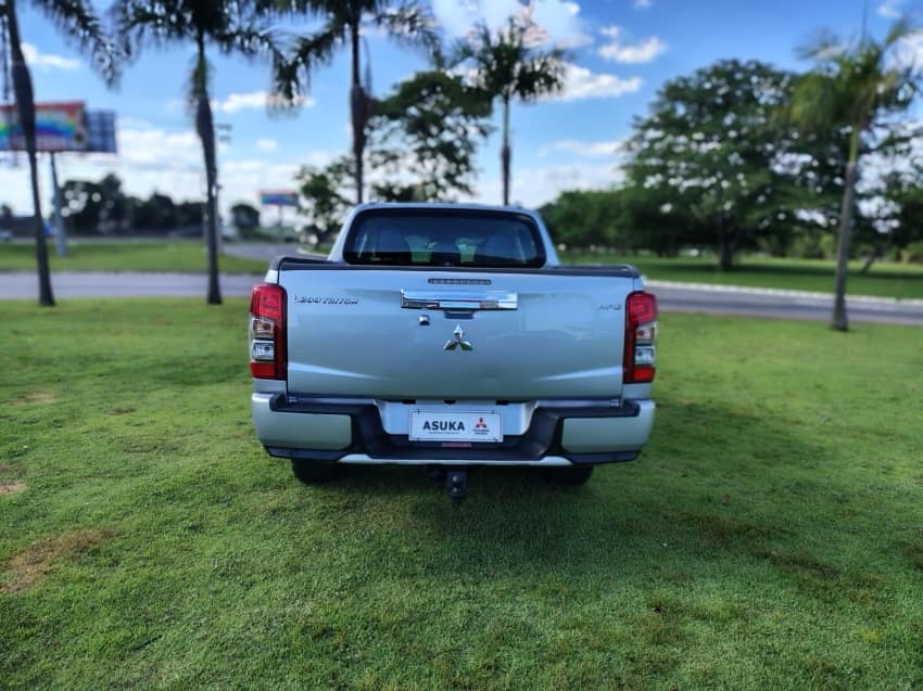 Mitsubishi L200 TRITON 2.4 16V TURBO DIESEL SPORT HPE-S CD 4P 4X4 AUTOMÁTICO 2022/2023