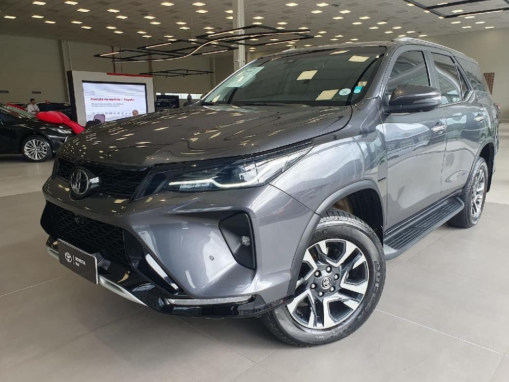 TOYOTA HILUX SW4 2.8 D-4D TURBO DIESEL SRX 4X4 AUTOMÁTICO