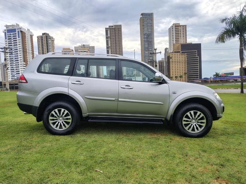 Mitsubishi PAJERO 3.2 HPE 4X4 7 LUGARES 16V TURBO INTERCOOLER DIESEL 4P AUTOMÁTICO 2017/2018