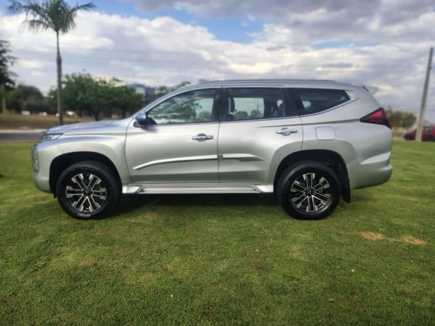 Mitsubishi PAJERO SPORT 2.4 16V MIVEC TURBO DIESEL HPE-S AWD AUTOMÁTICO