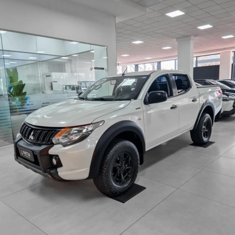 Mitsubishi L200 TRITON 2.4 16V TURBO DIESEL OUTDOOR GLX CD 4X4 MANUAL 2023/2024