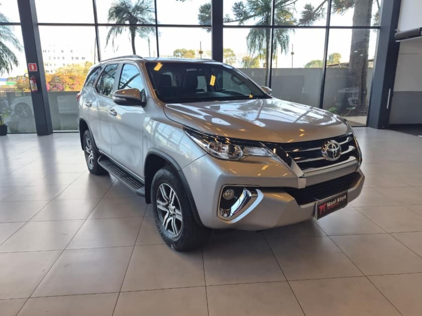 Toyota HILUX SW4 2.7 SR 4X2 16V FLEX 4P AUTOMÁTICO 2016/2017
