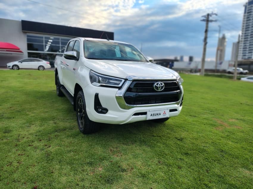 Toyota HILUX 2.8 D-4D TURBO DIESEL CD SRV 4X4 AUTOMÁTICO 2024/2024