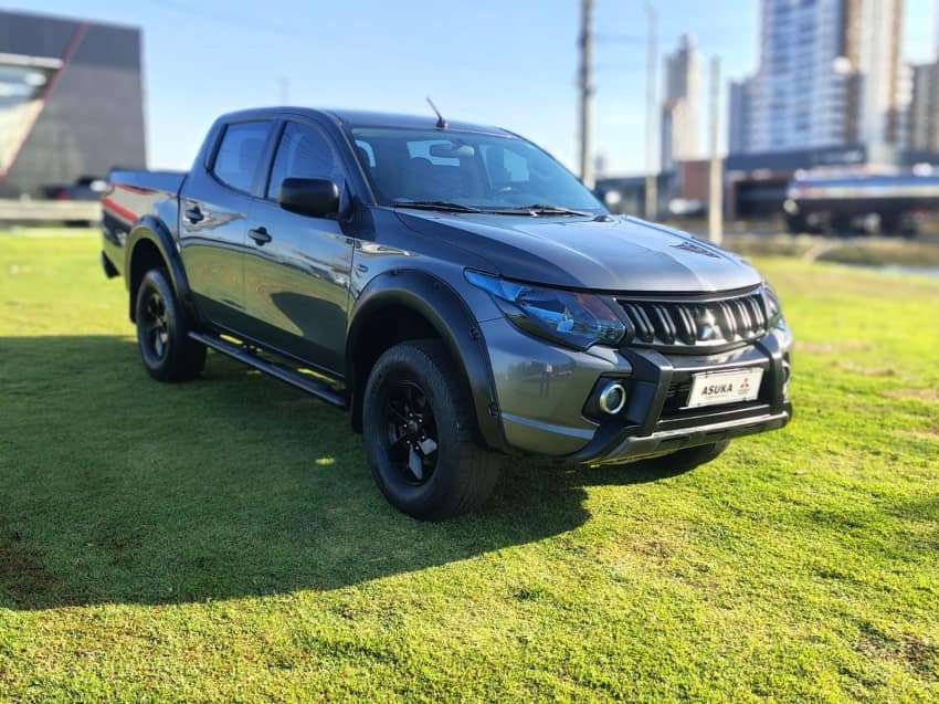 Mitsubishi L200 TRITON 2.4 16V TURBO DIESEL SPORT GLX CD 4P 4X4 MANUAL