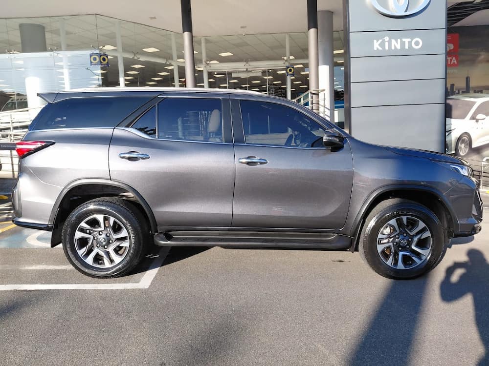TOYOTA HILUX SW4 2.8 D-4D TURBO DIESEL DIAMOND 7L 4X4 AUTOMÁTICO
