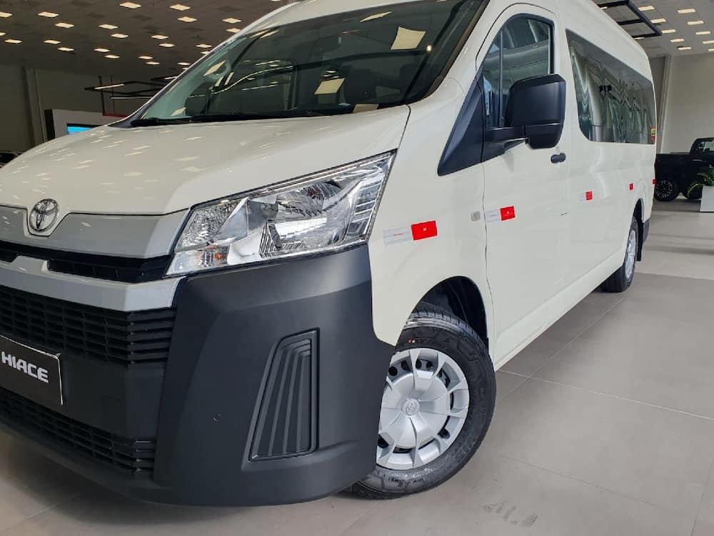 TOYOTA HIACE 2.8 D-4D TURBO DIESEL MINIBUS 15+1 DX AUTOMÁTICO