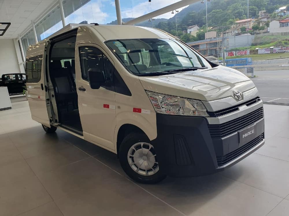 TOYOTA HIACE 2.8 D-4D TURBO DIESEL MINIBUS 15+1 DX AUTOMÁTICO