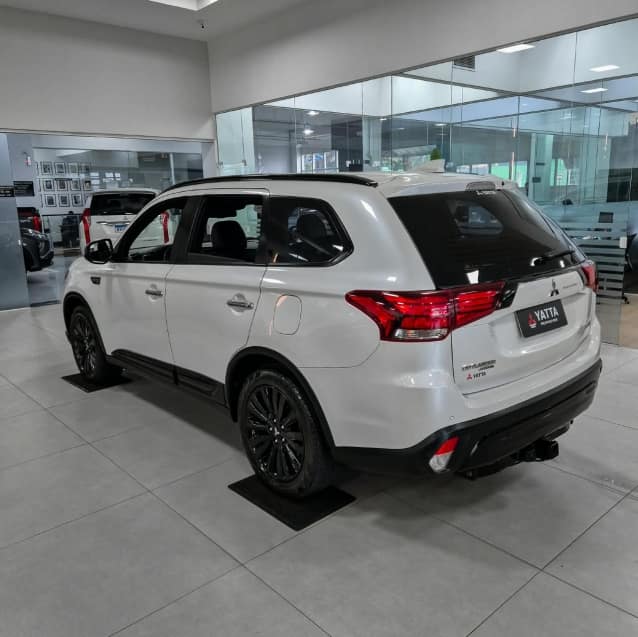 Mitsubishi OUTLANDER 3.0 MIVEC V6 GASOLINA HPE-S BLACK EDITION AWD AUTOMÁTICO 2021/2022