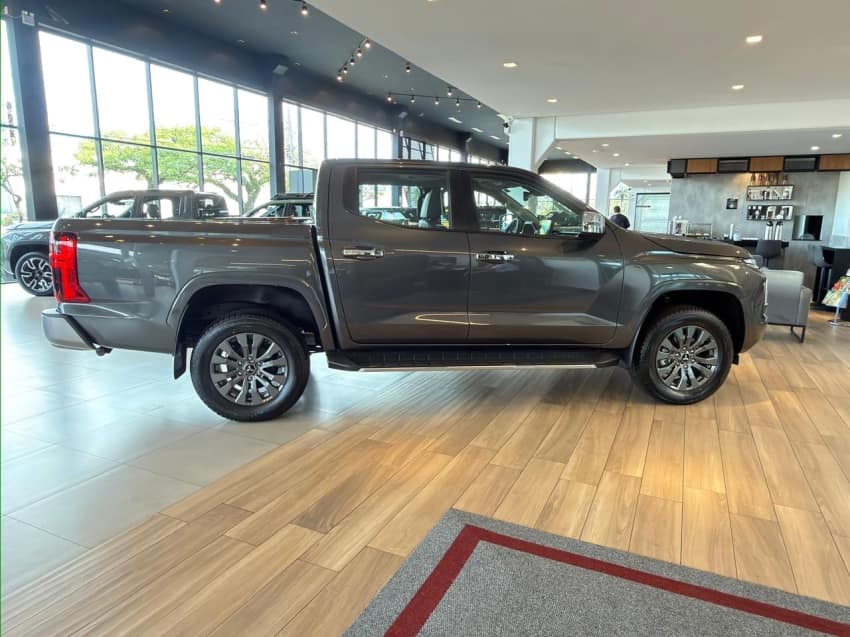 Mitsubishi TRITON 2.4 BITURBO DIESEL CD HPE-S 4X4 AUTOMÁTICO 2027/2027