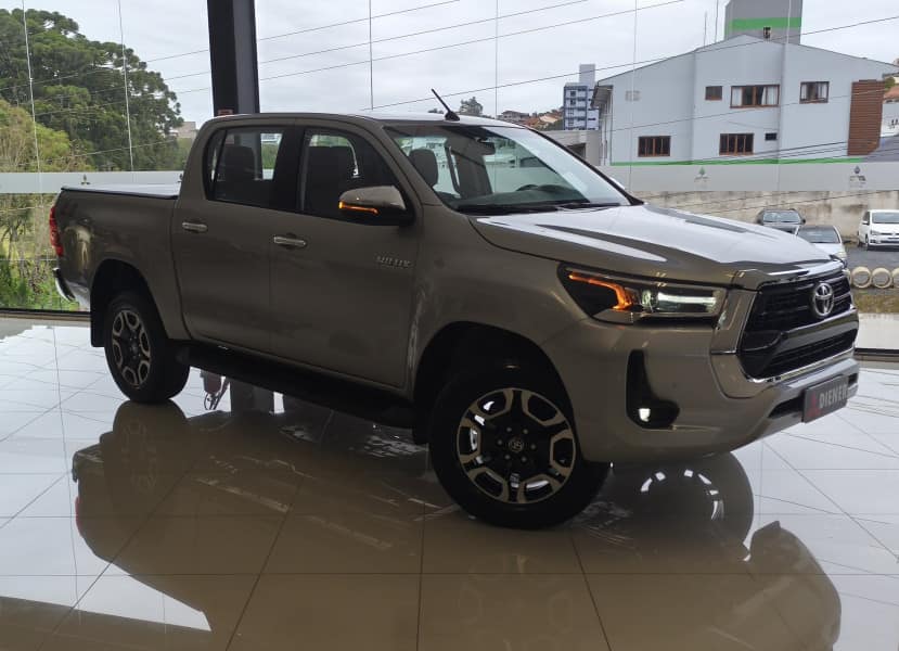Toyota HILUX CD SRV 2.8 4X4 DIESEL AUT 2025