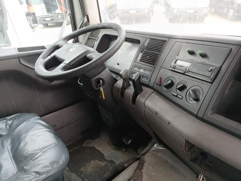Volkswagen 24-260 E Constel. 6x2 2p (diesel)(E5)