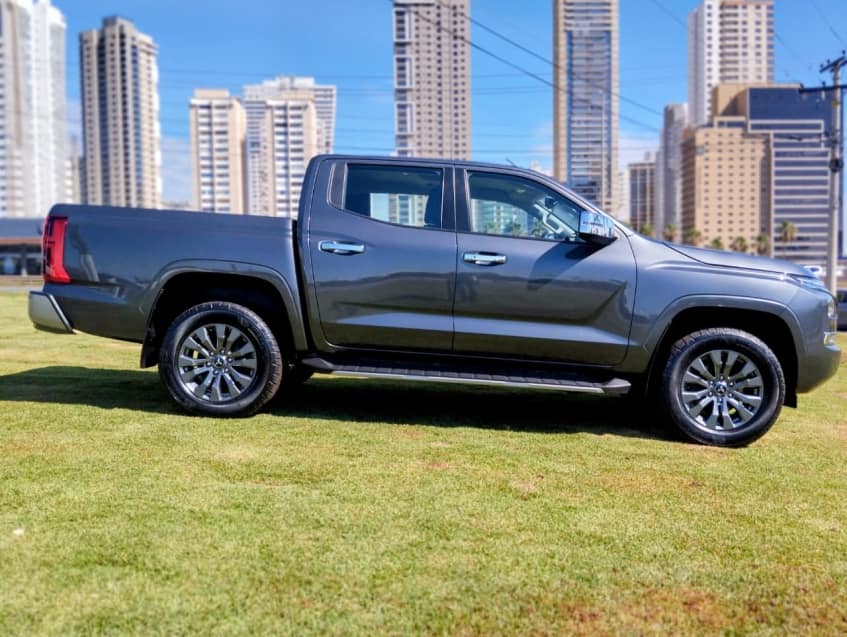 Mitsubishi TRITON 2.4 BITURBO DIESEL CD HPE-S 4X4 AUTOMÁTICO