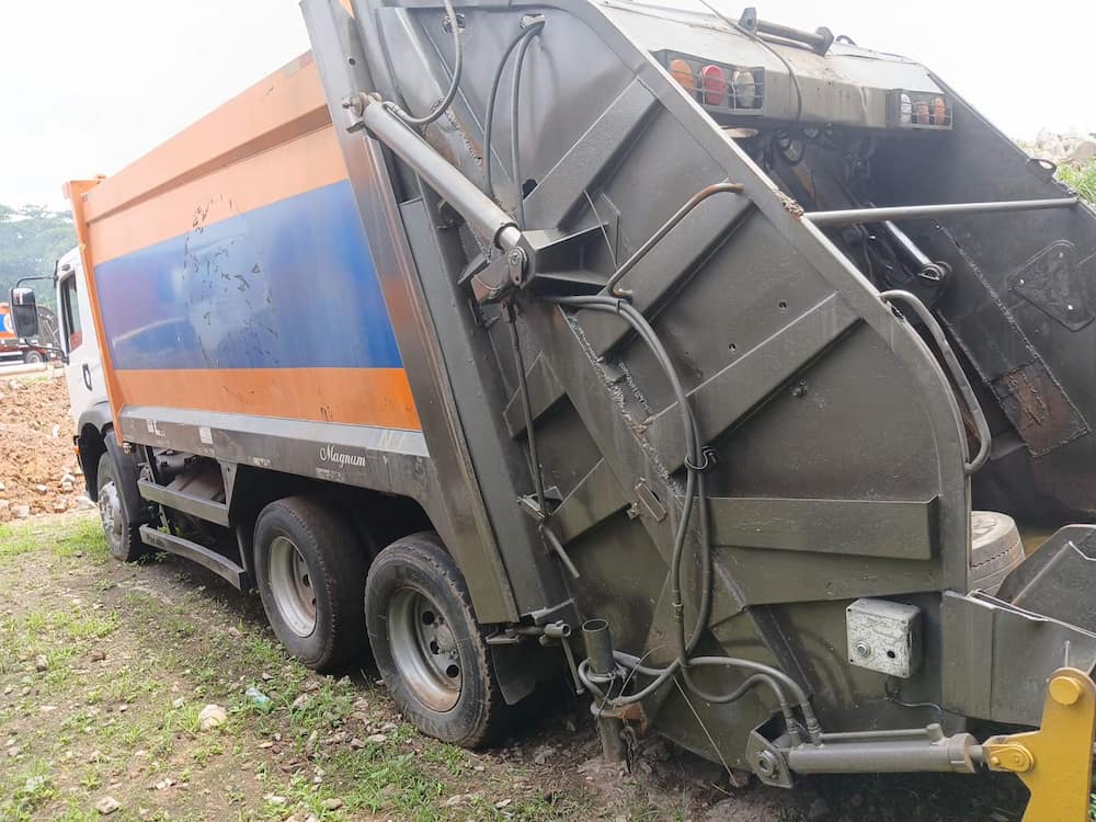 Volkswagen 24-260 E Constel. 6x2 2p (diesel)(E5)