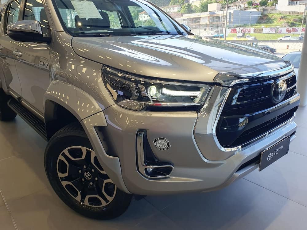TOYOTA HILUX 2.8 D-4D TURBO DIESEL CD SRX PLUS 4X4 AUTOMÁTICO