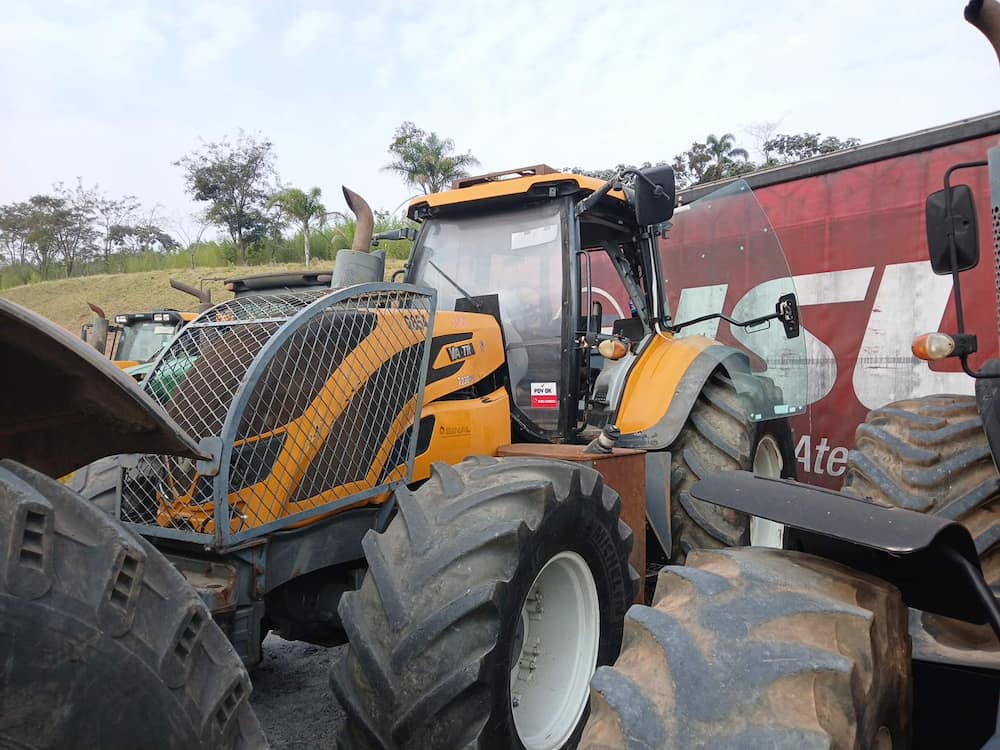 VALTRA TRATOR T230