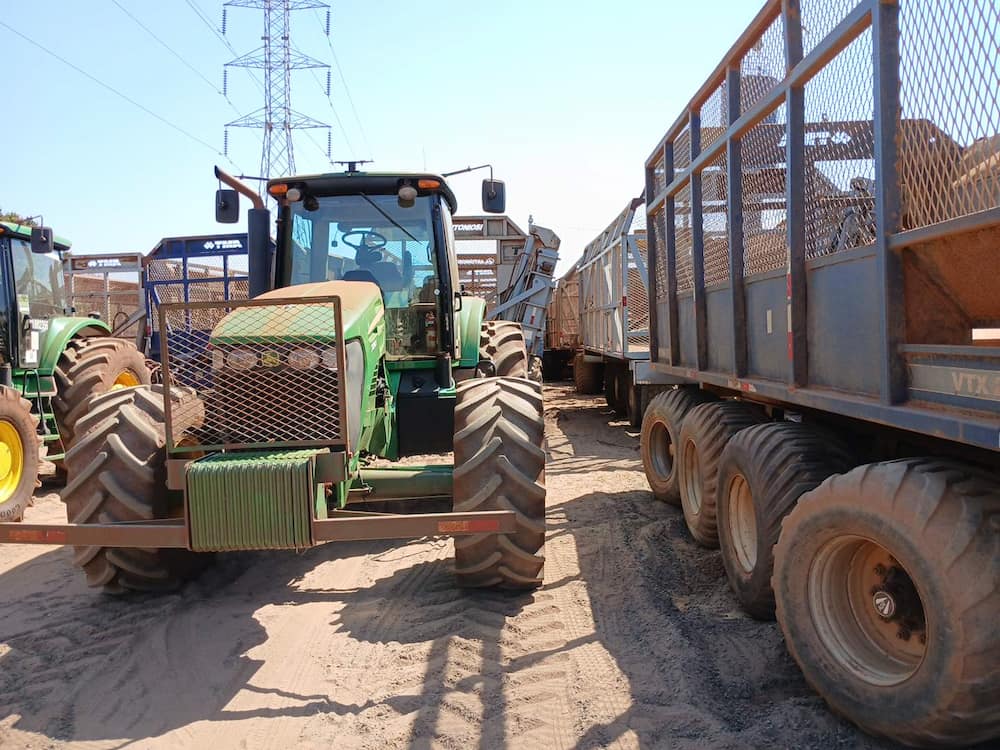 JOHN DEERE 7230J