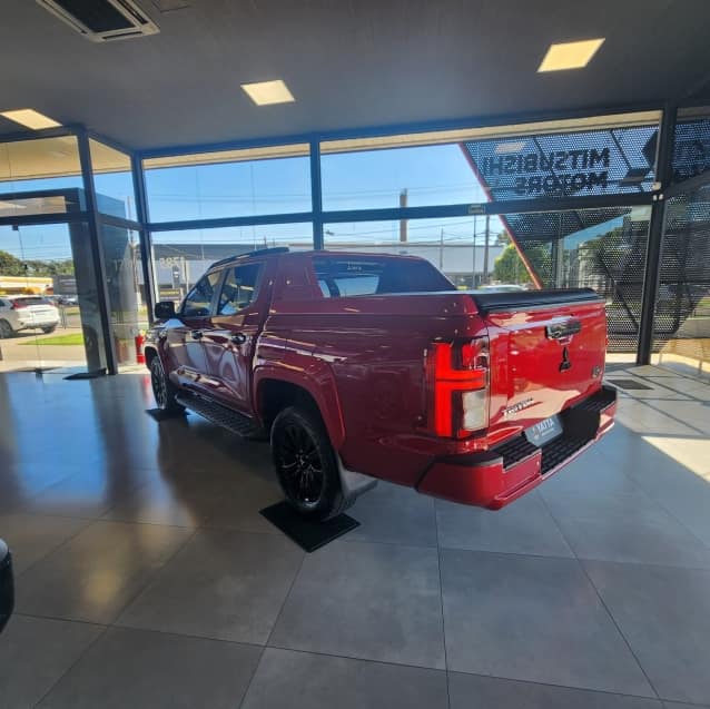 Mitsubishi TRITON 2.4 BITURBO DIESEL CD KATANA 4X4 AUTOMÁTICO 2025/2026