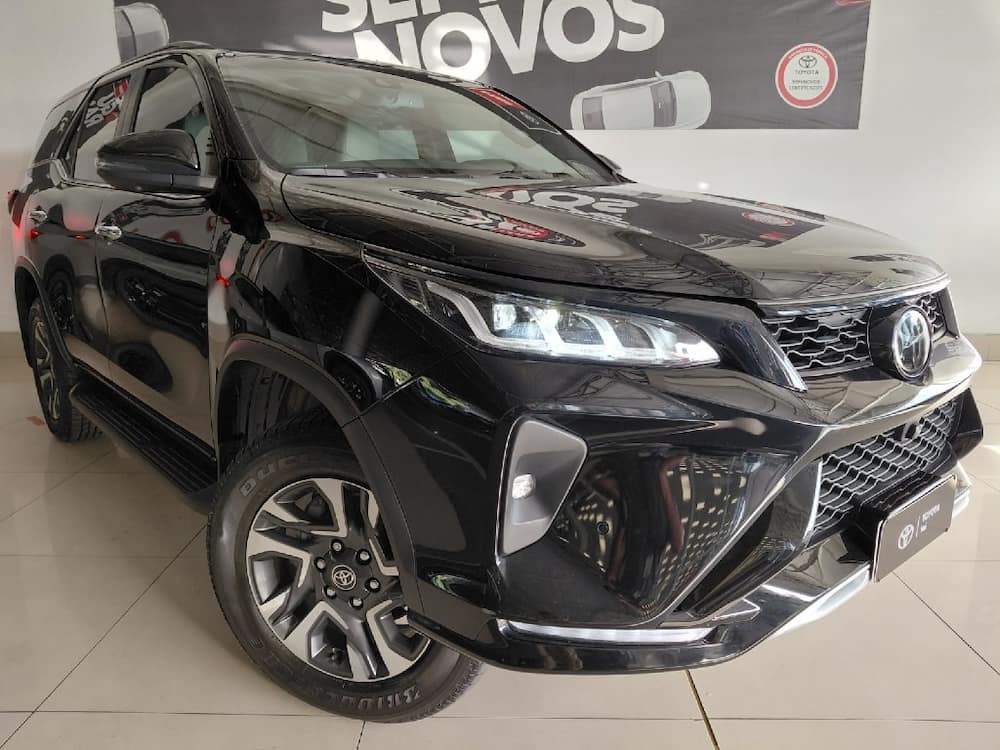 TOYOTA HILUX SW4 2.8 D-4D TURBO DIESEL DIAMOND 7L 4X4 AUTOMÁTICO
