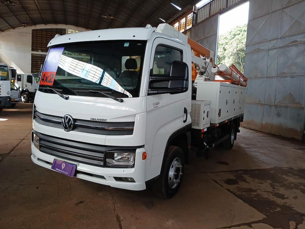 VOLKSWAGEN 11-180 DELIVERY 2P DIESEL E5