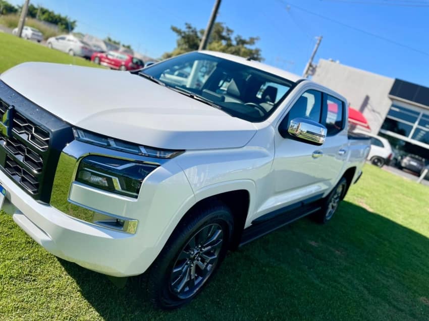 Mitsubishi TRITON 2.4 BITURBO DIESEL CD HPE 4X4 AUTOMÁTICO