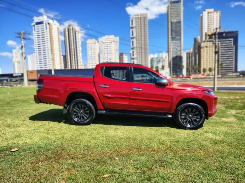 Mitsubishi L200 TRITON 2.4 16V TURBO DIESEL SPORT HPE CD 4P 4X4 AUTOMÁTICO