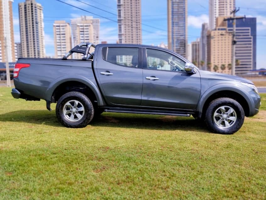 Mitsubishi L200 TRITON 2.4 16V TURBO DIESEL SPORT HPE CD 4P 4X4 AUTOMÁTICO