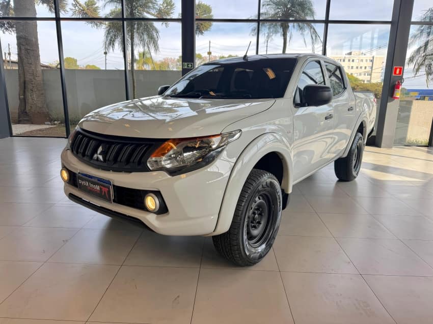 Mitsubishi L200 TRITON 2.4 16V TURBO DIESEL GL CD 4X4 MANUAL 2022/2023