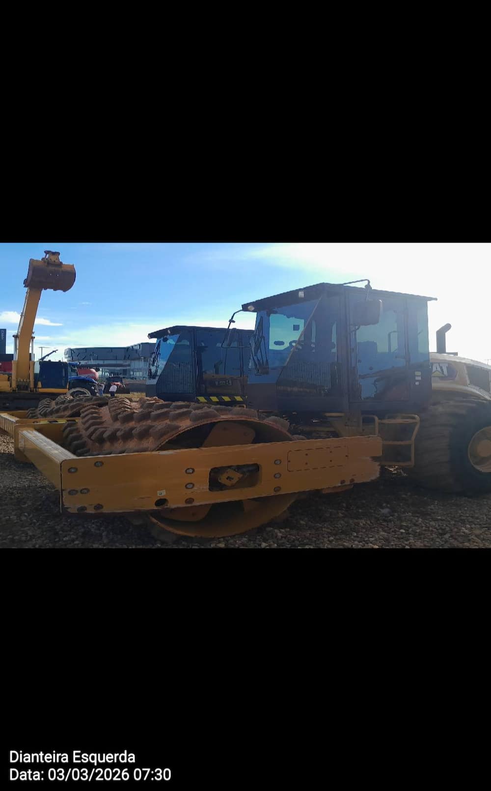 CATERPILLAR COMPACTADOR DE SOLO CSB54B
