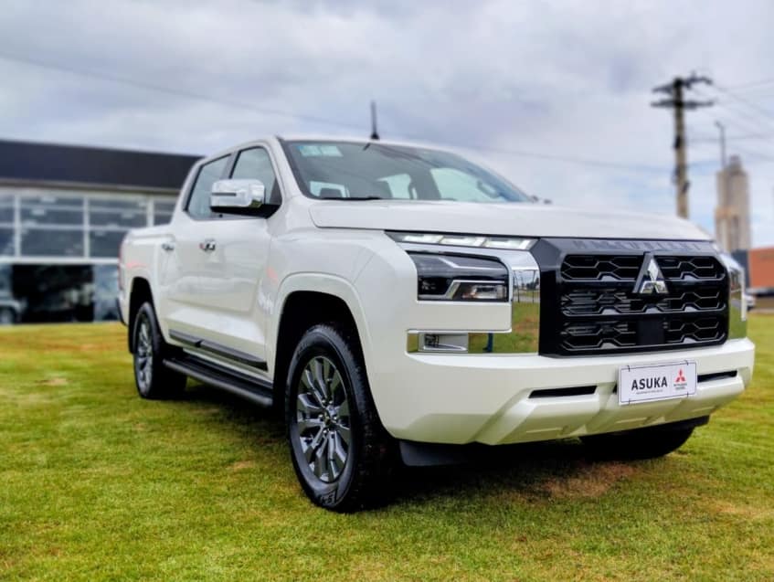 Mitsubishi TRITON 2.4 BITURBO DIESEL CD HPE 4X4 AUTOMÁTICO