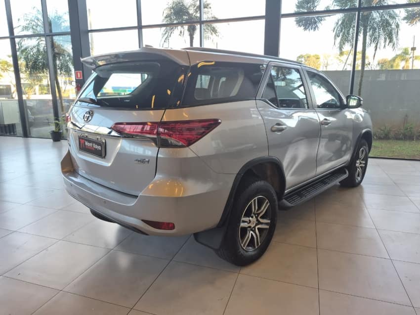 Toyota HILUX SW4 2.7 SR 4X2 16V FLEX 4P AUTOMÁTICO 2016/2017