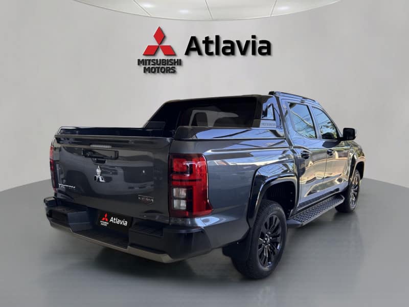 Mitsubishi Nova Triton  2.4 Katana
