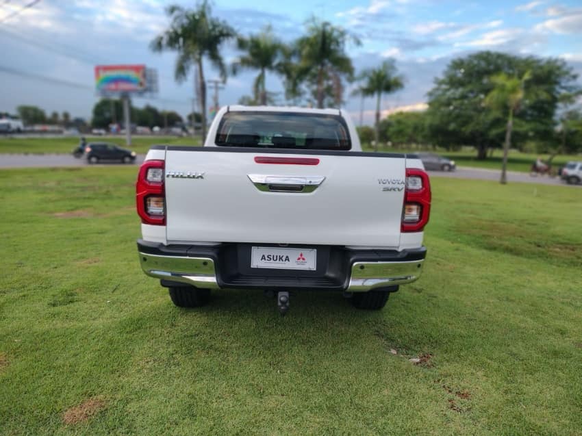 Toyota HILUX 2.8 D-4D TURBO DIESEL CD SRV 4X4 AUTOMÁTICO 2024/2024