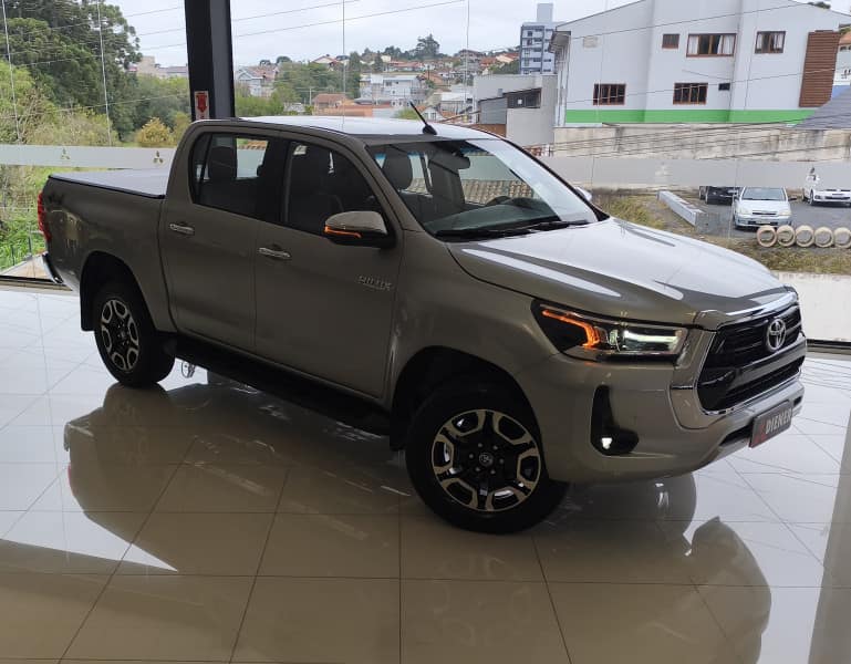 Toyota HILUX CD SRV 2.8 4X4 DIESEL AUT 2025