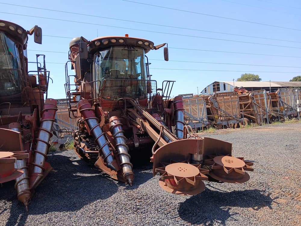 CASE 8810